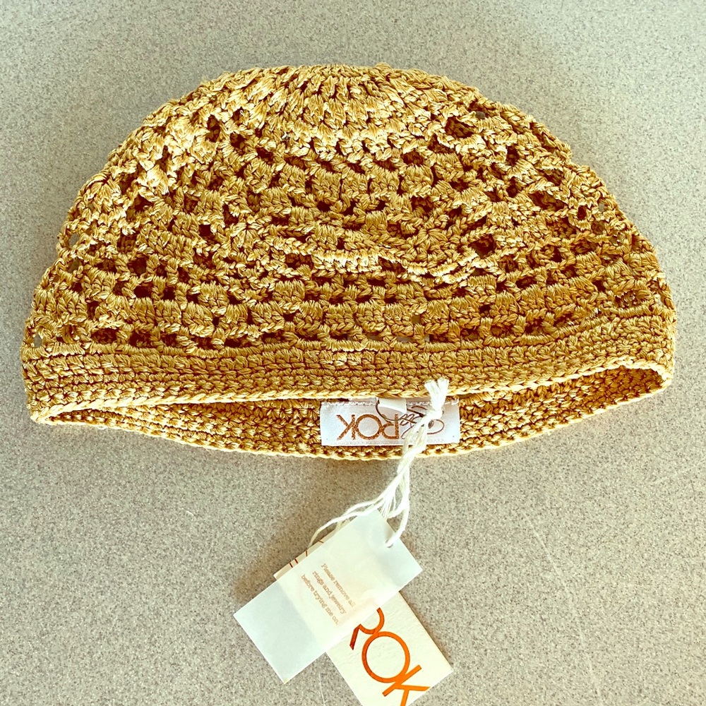 NWT LAROK Mesh Beanie